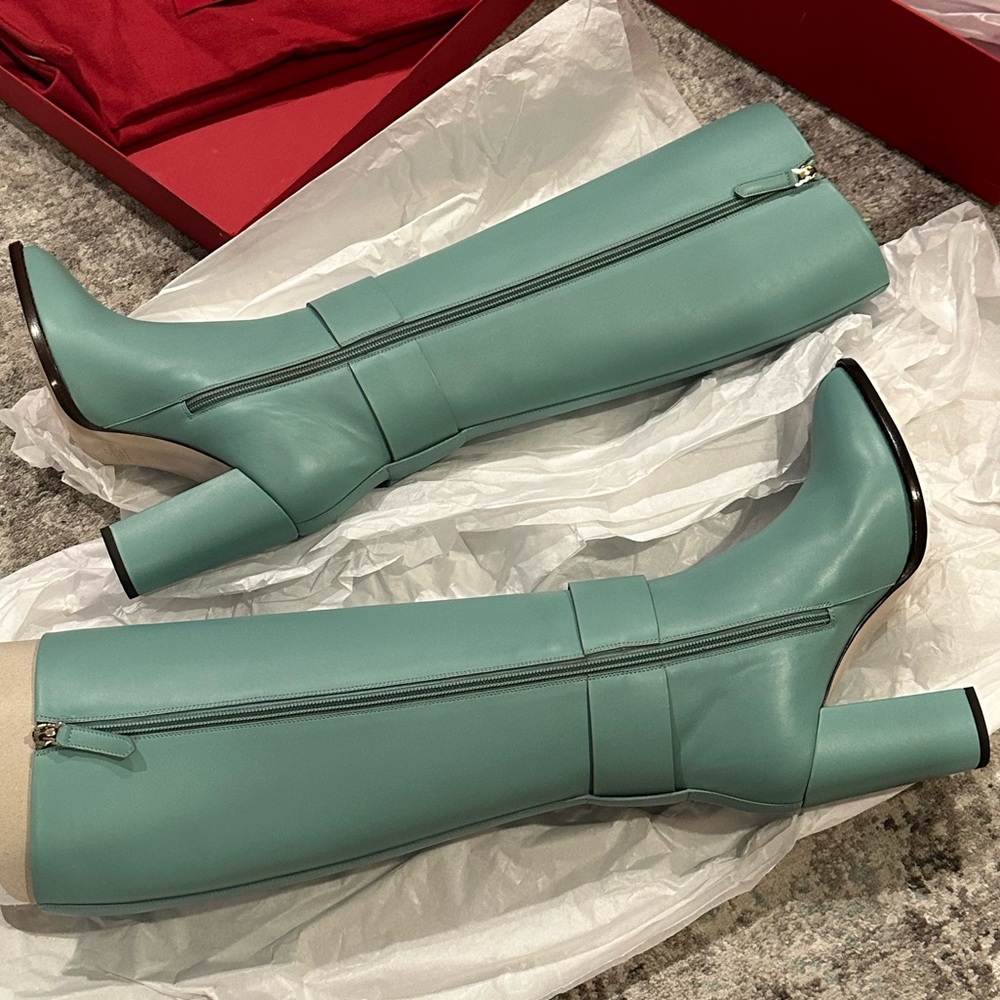 54. RARE Valentino Garavani Buckle-Embellished Leather Knee Boot - Picture 4 of 16